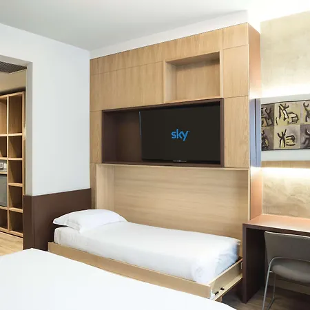 Western Park Szálloda 4*