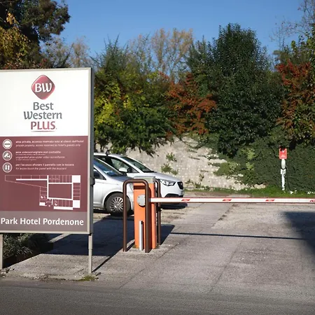 מלון Western Park 4*