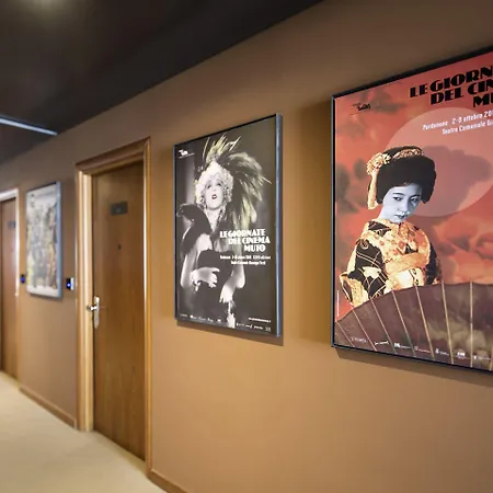 מלון Western Park 4*