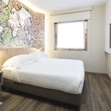 מלון Western Park 4*