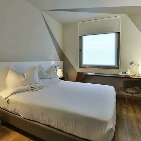 מלון Western Park פורדנונה